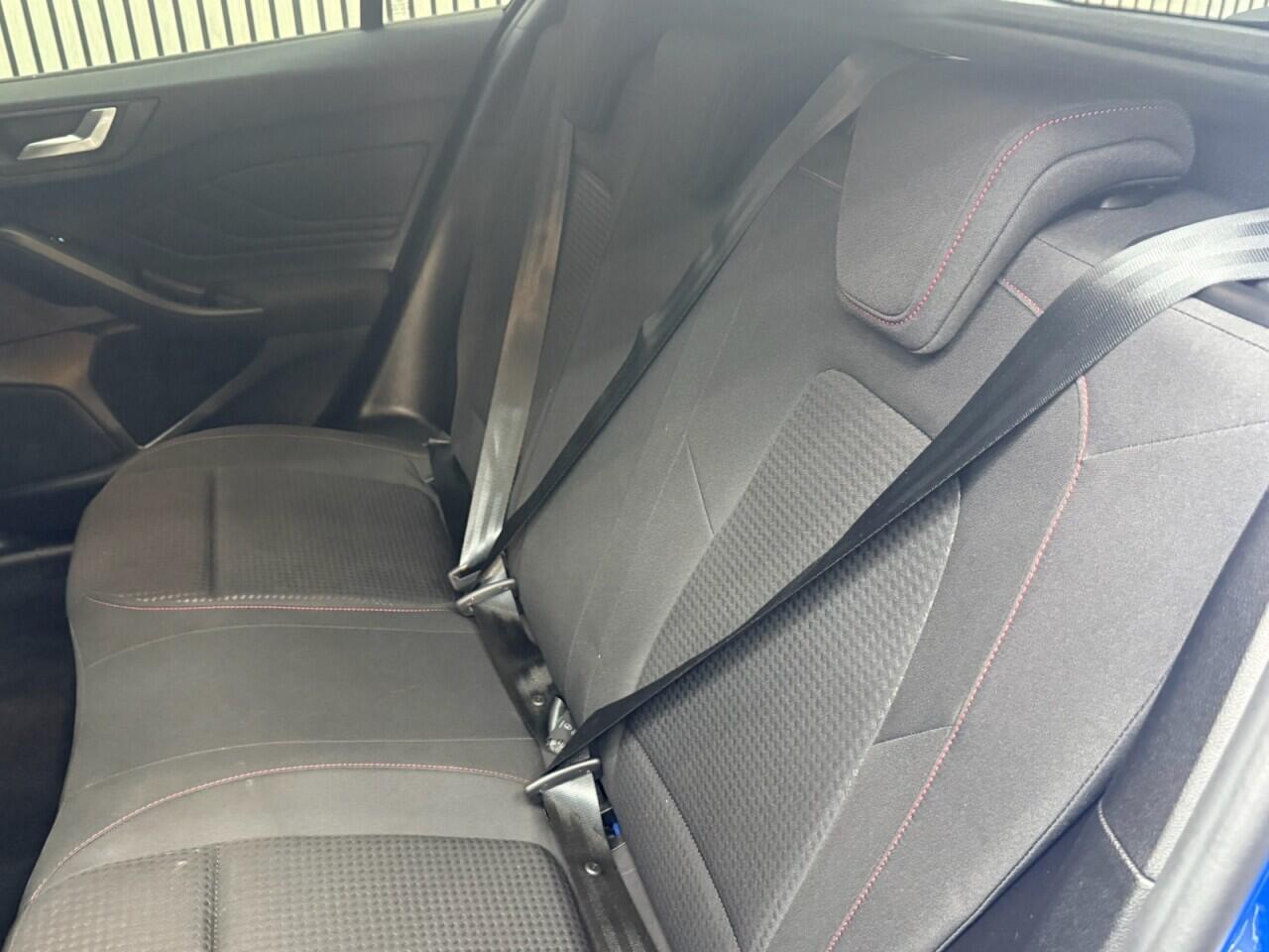 Ford Focus view 10