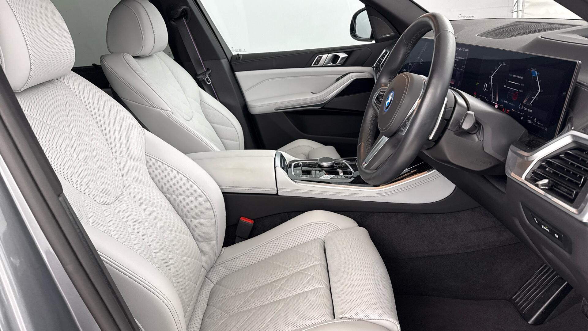 BMW X5 view 11