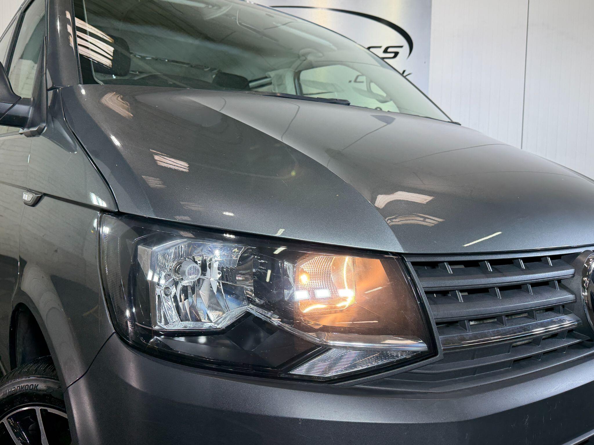Volkswagen Transporter view 7