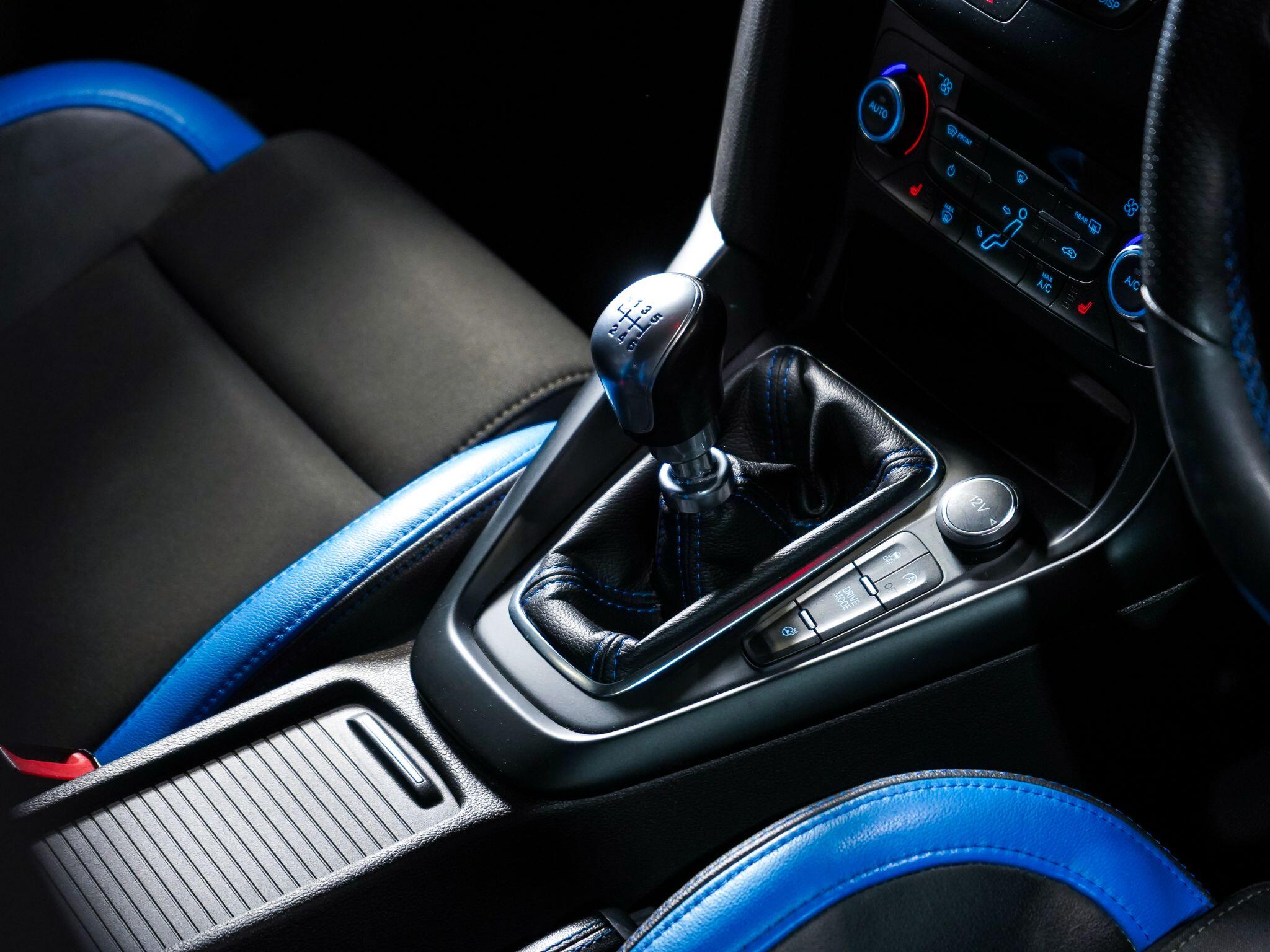 Ford Focus view 12