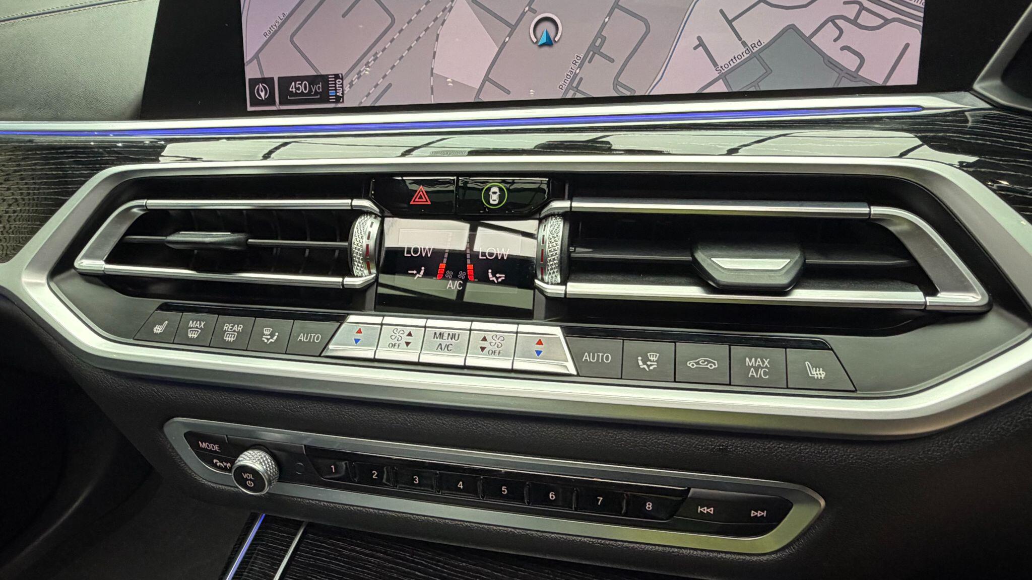 BMW X7 view 21