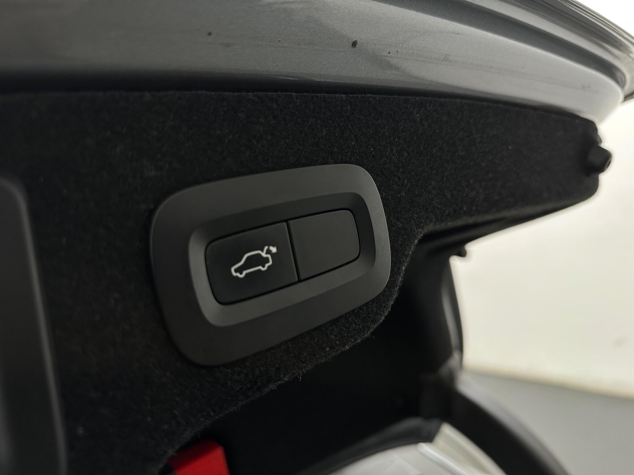 Volvo S90 view 47