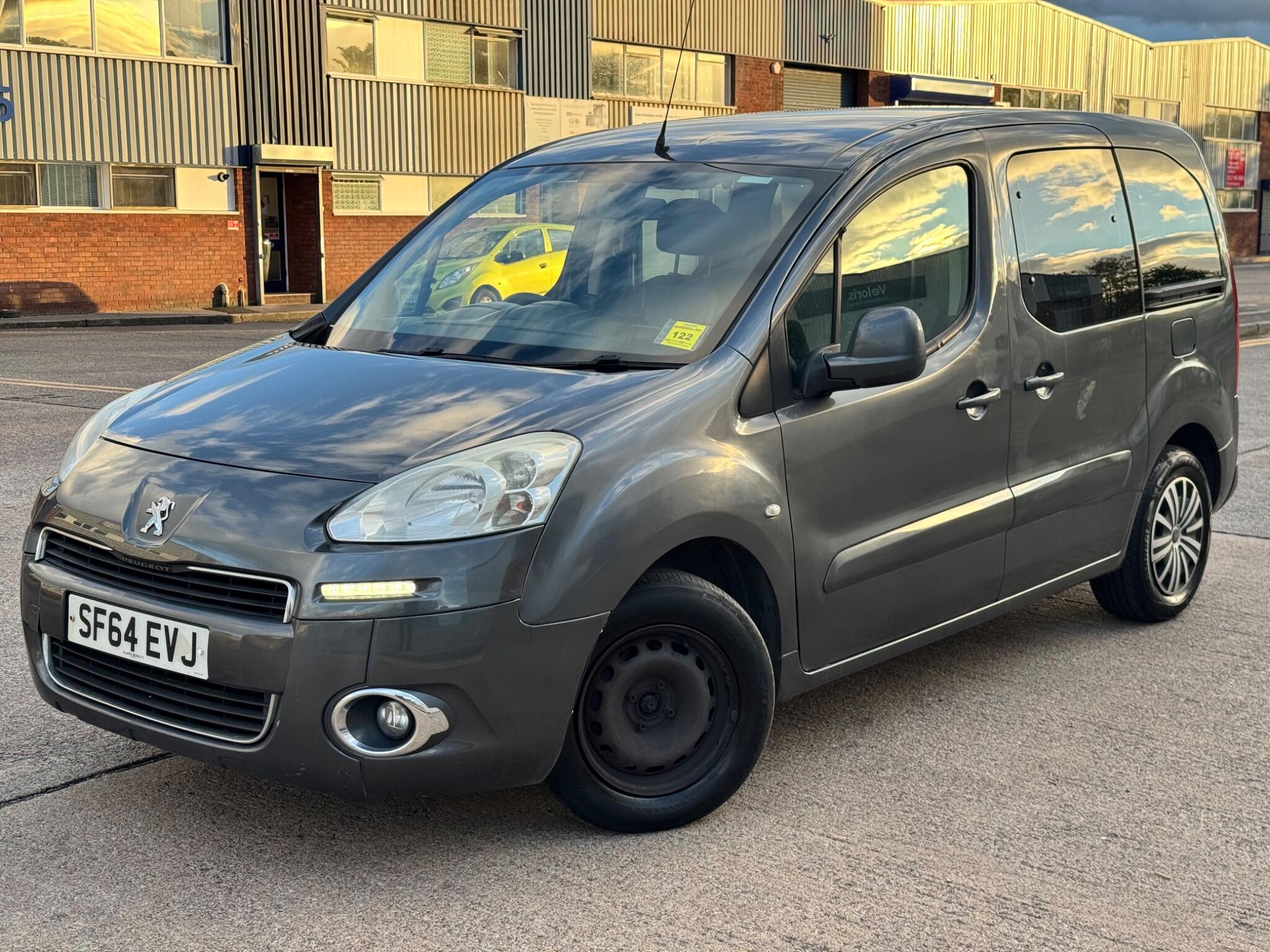 Peugeot Partner Tepee view 3