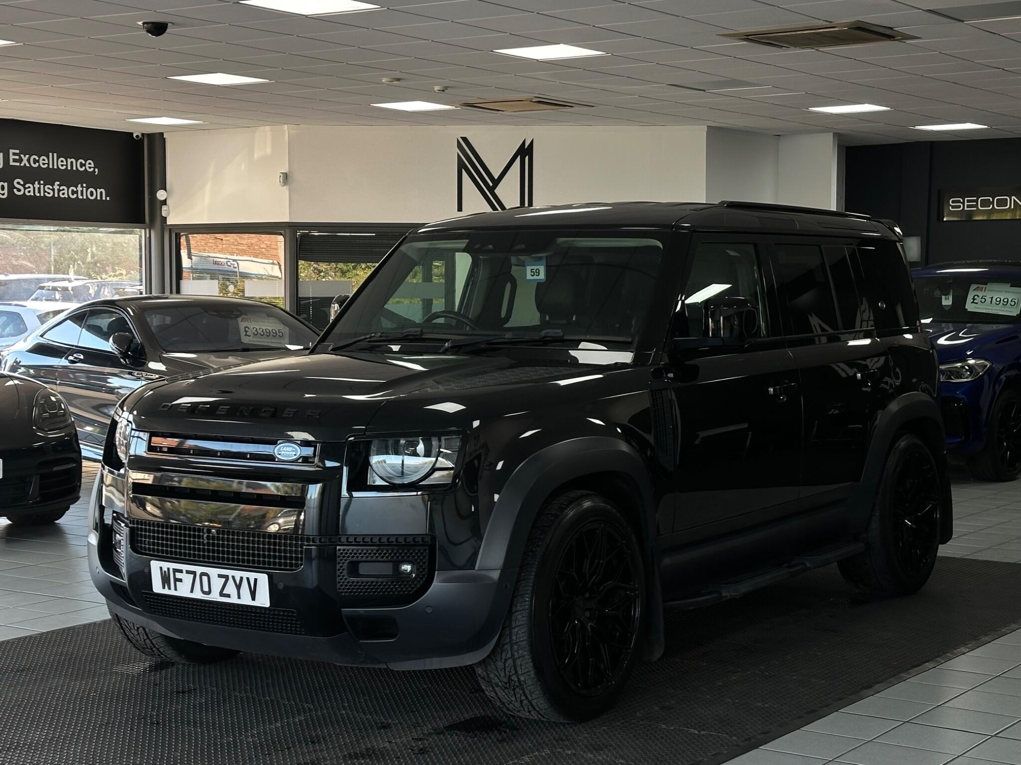 Land Rover Defender 110 view 8