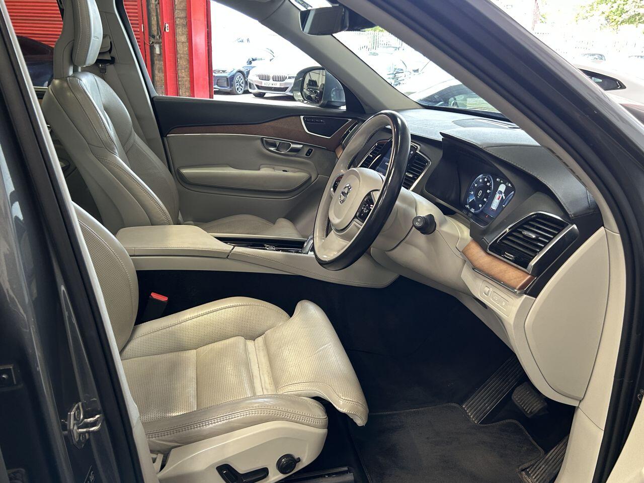 Volvo XC90 view 28