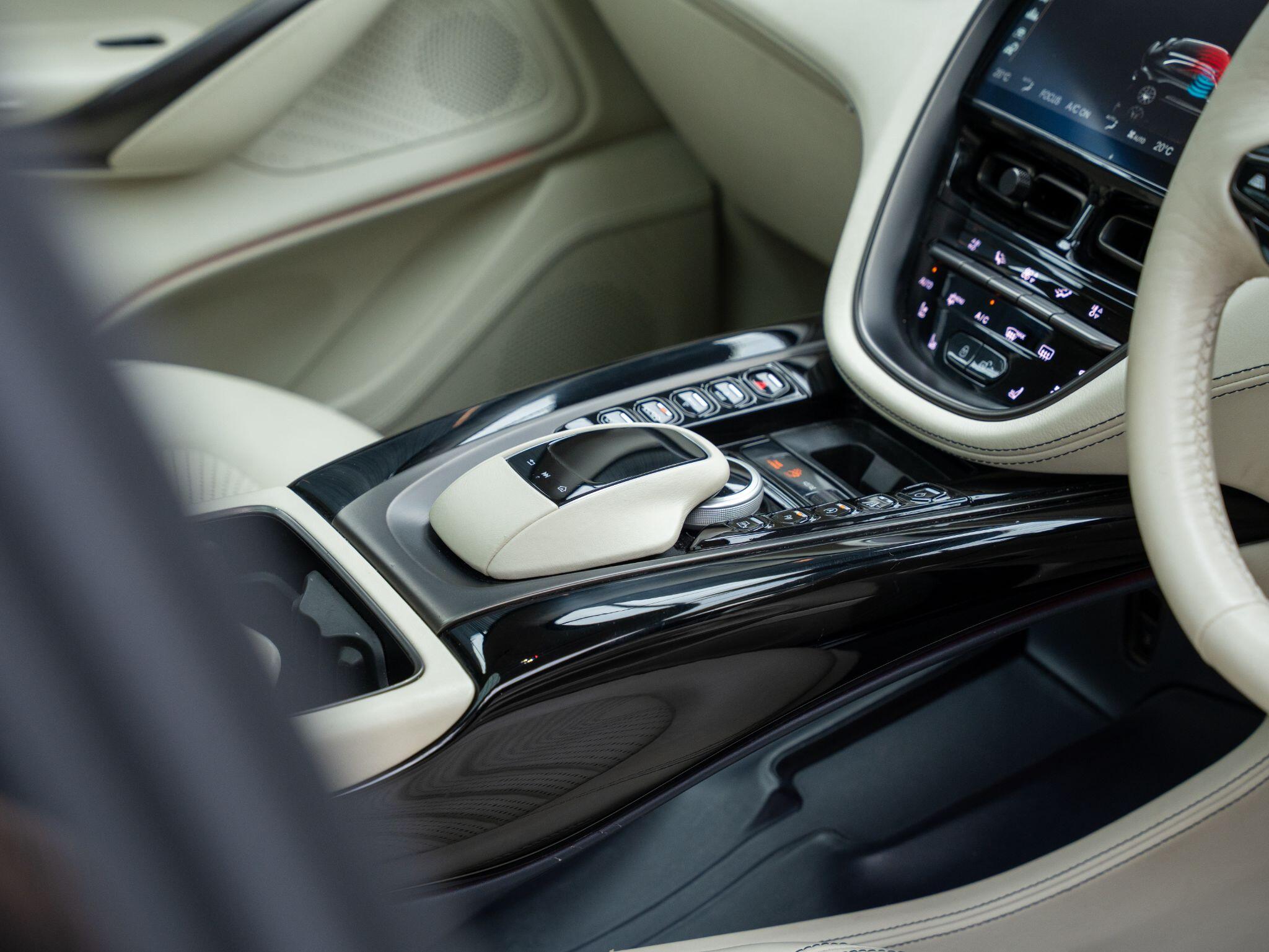 Aston Martin DBX view 33