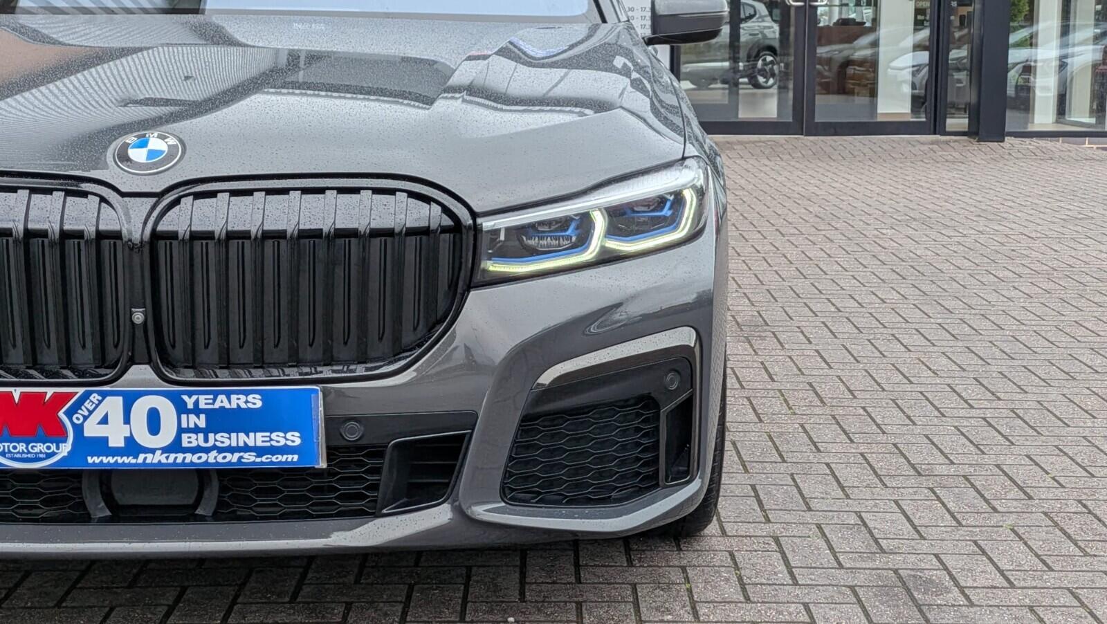BMW 7 Series view 5