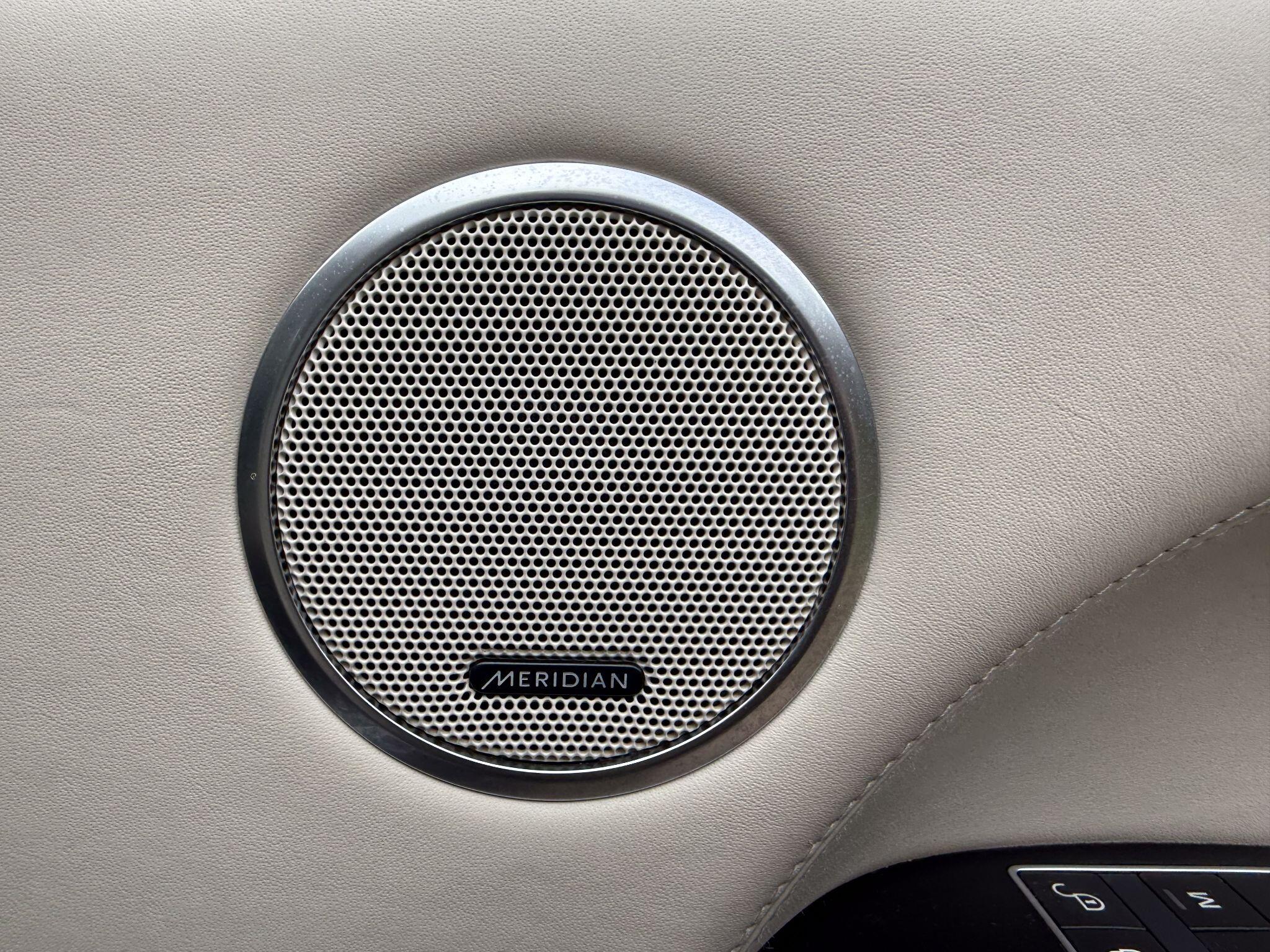 Land Rover Range Rover view 8