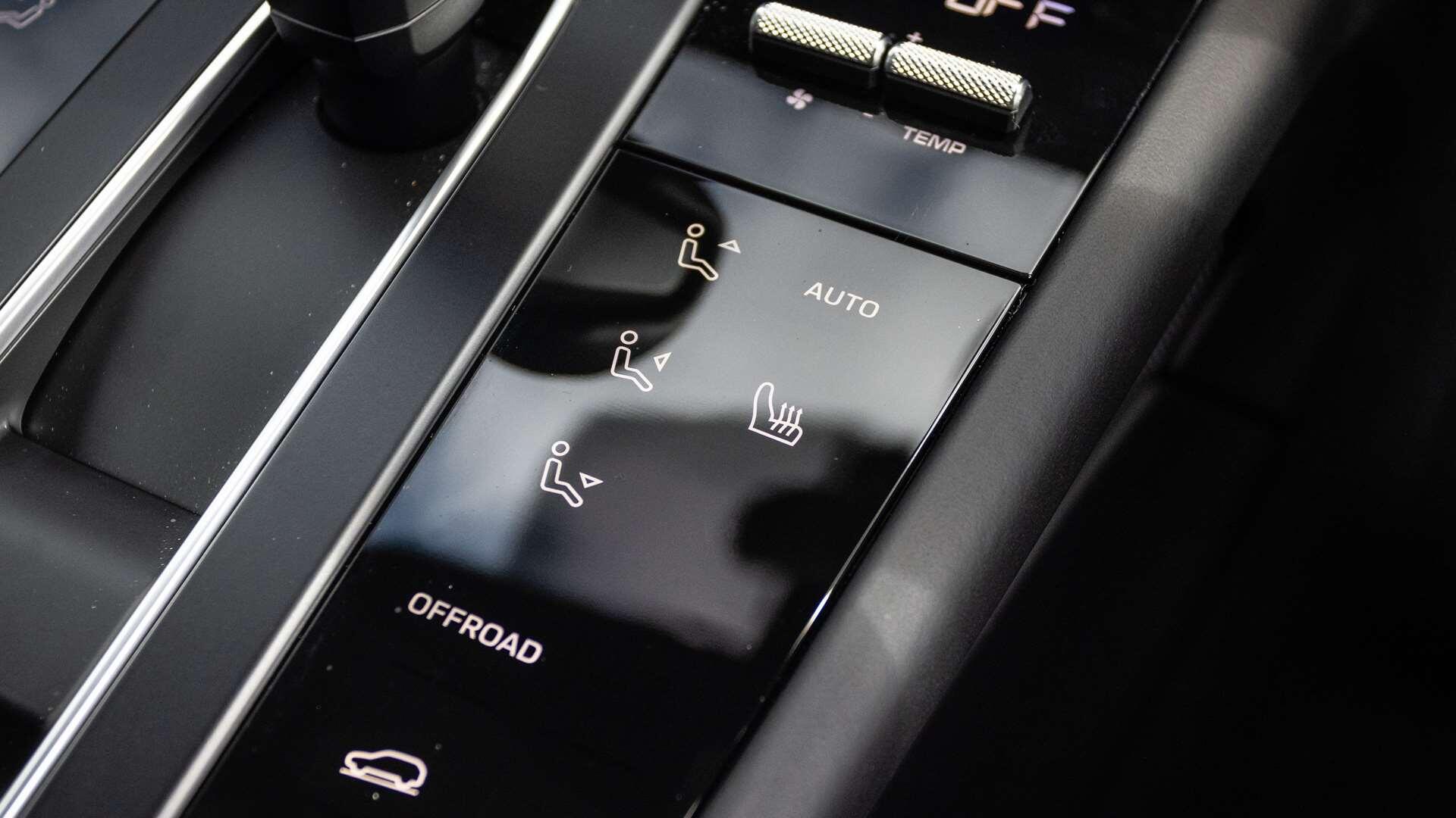 Porsche Macan view 26