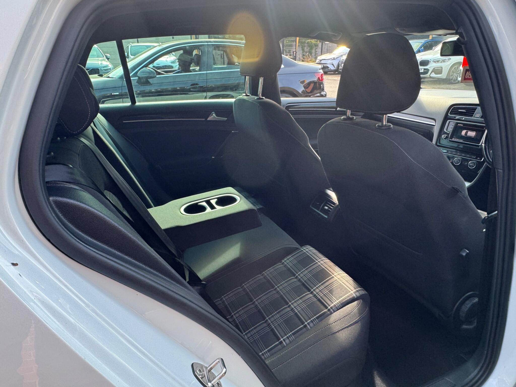 Volkswagen Golf view 9