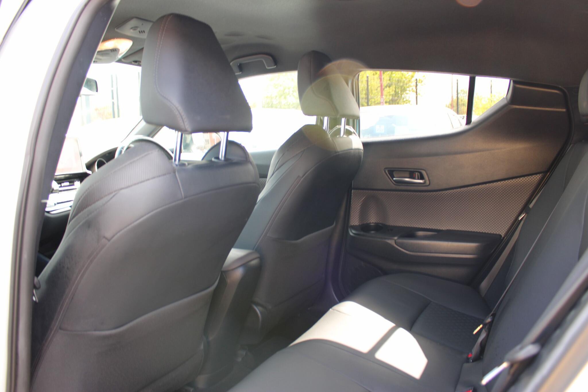 Toyota C-HR view 21