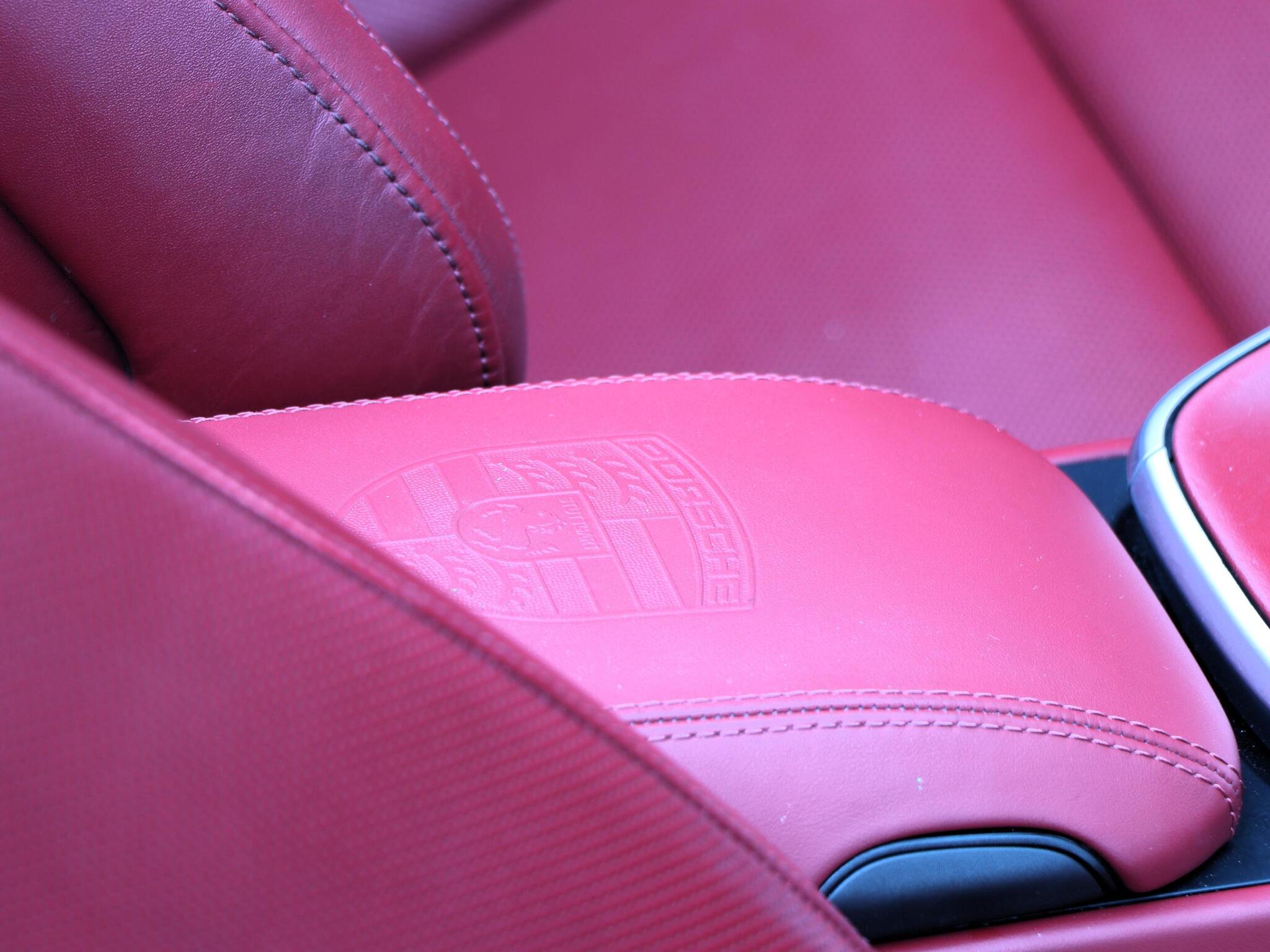 Porsche 911 view 40