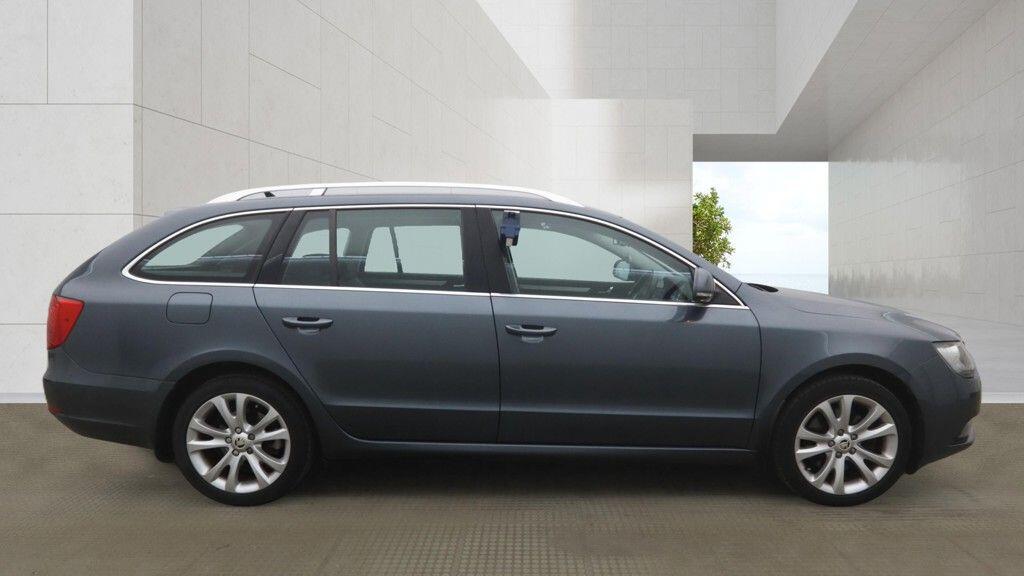 Skoda Superb view 7