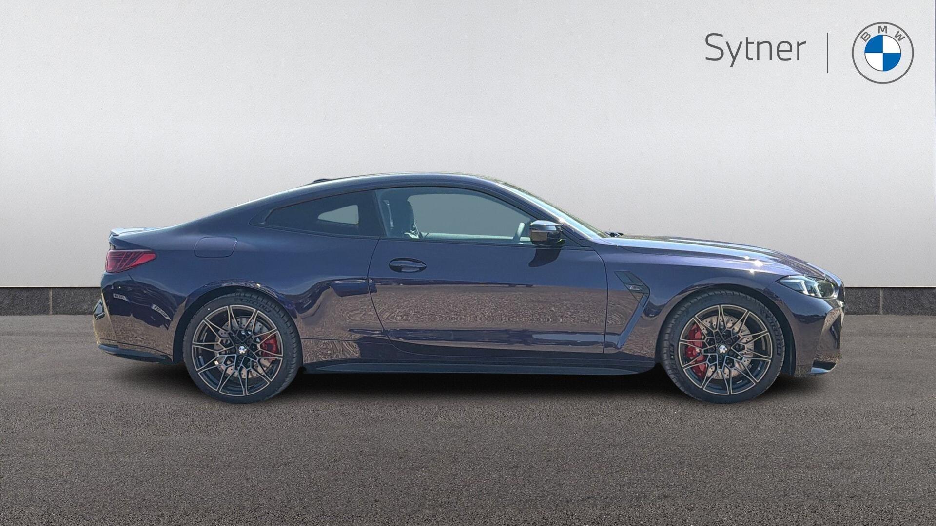 BMW M4 view 3