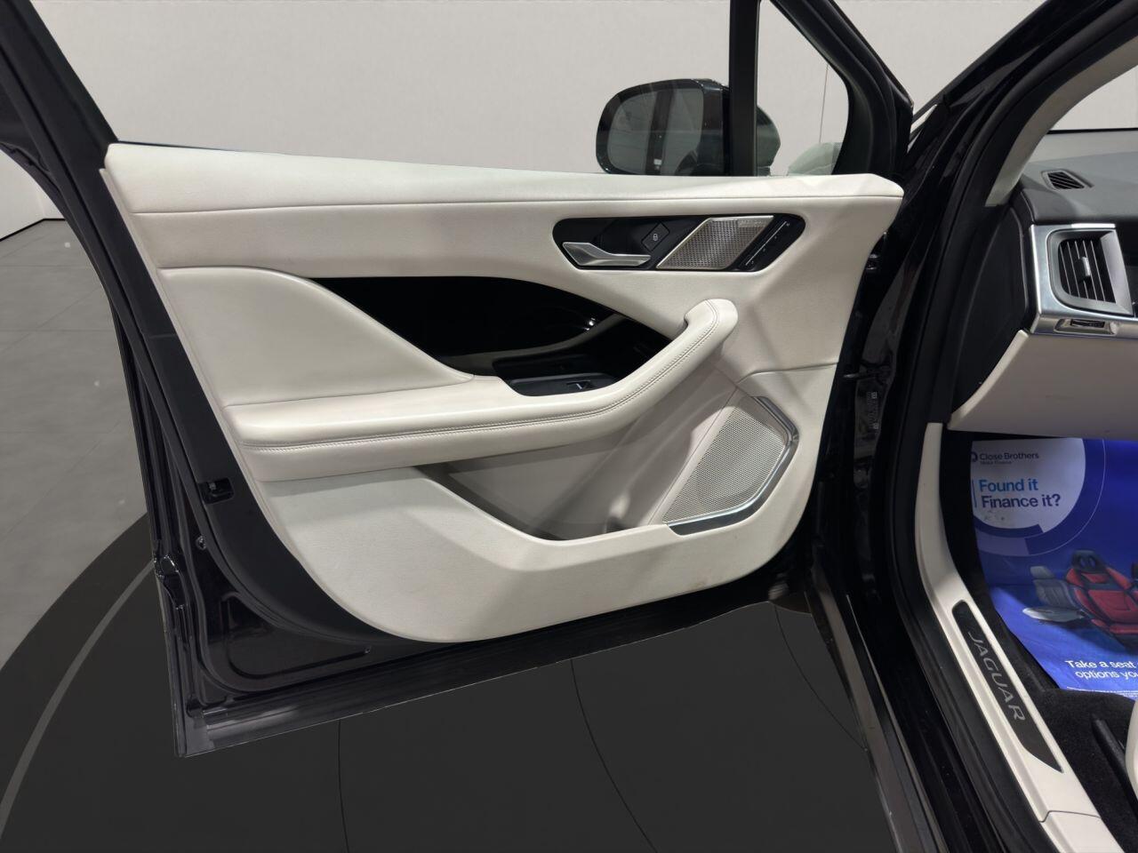 Jaguar I-Pace view 35