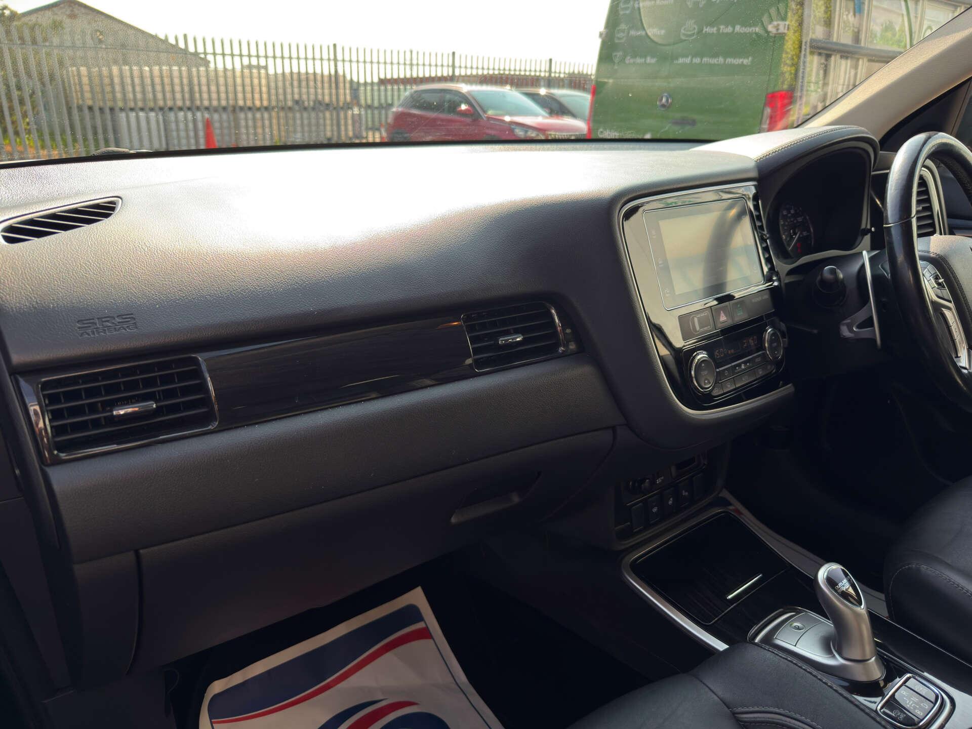 Mitsubishi Outlander view 41