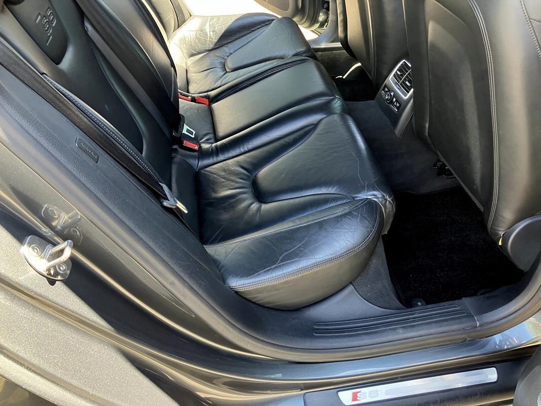 Audi S6 Avant view 4