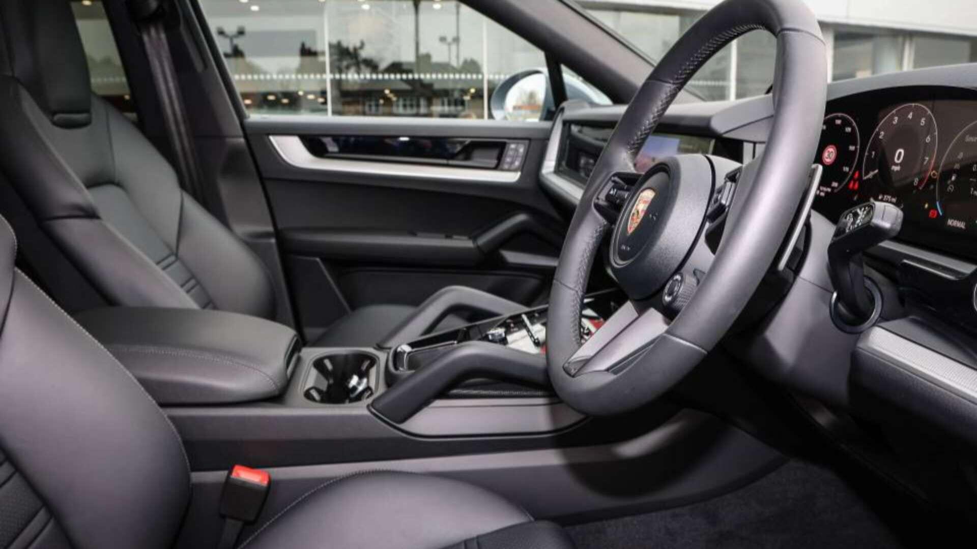 Porsche Cayenne view 33