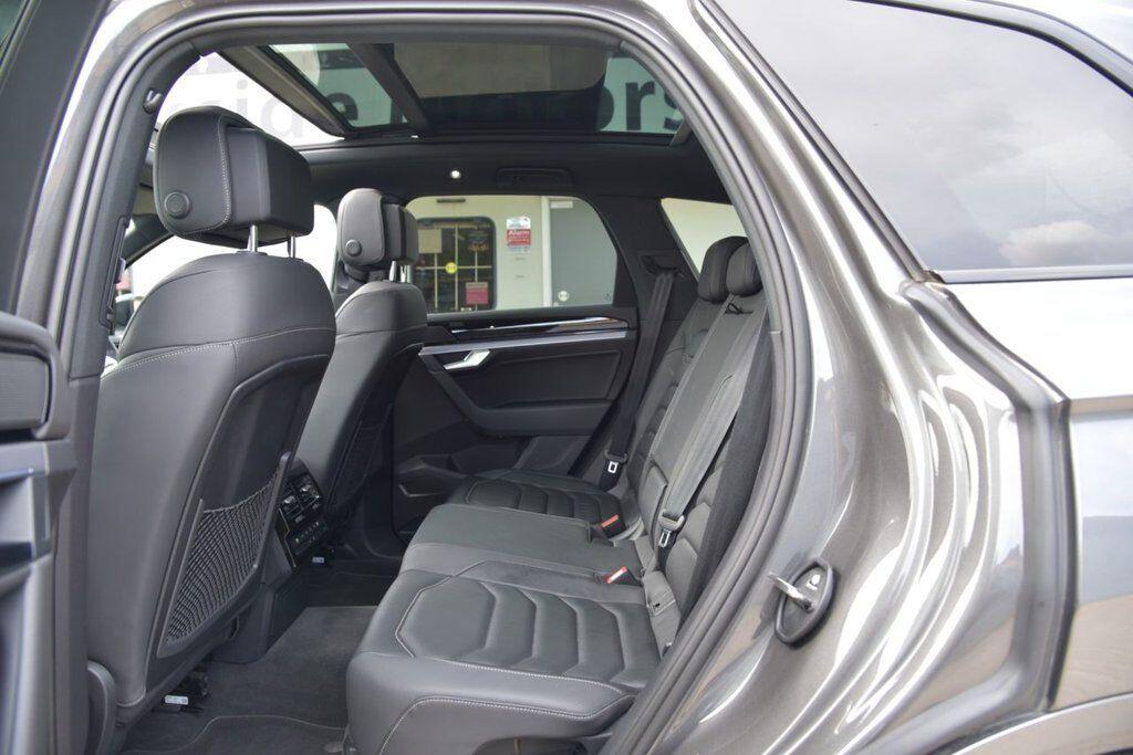 Volkswagen Touareg view 28
