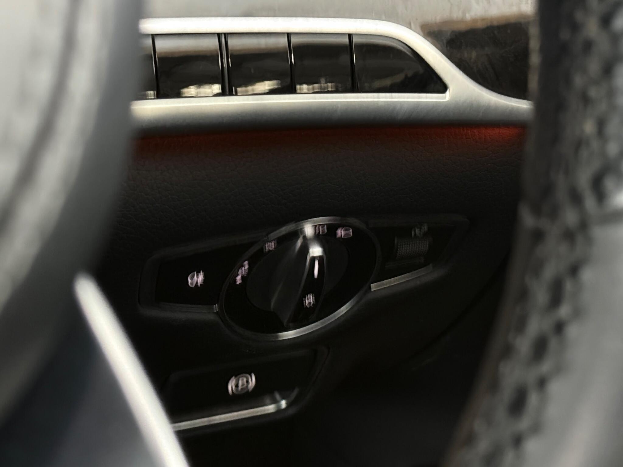 Mercedes-Benz S-Class view 24
