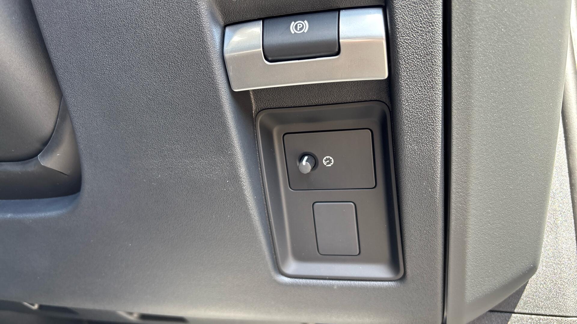 Land Rover Defender view 43