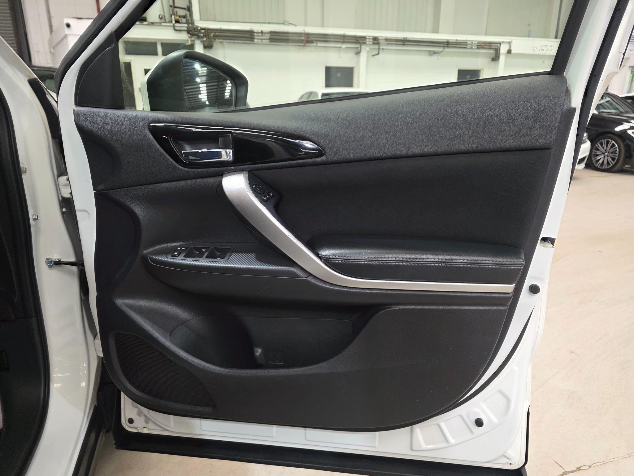Mitsubishi Eclipse Cross view 12