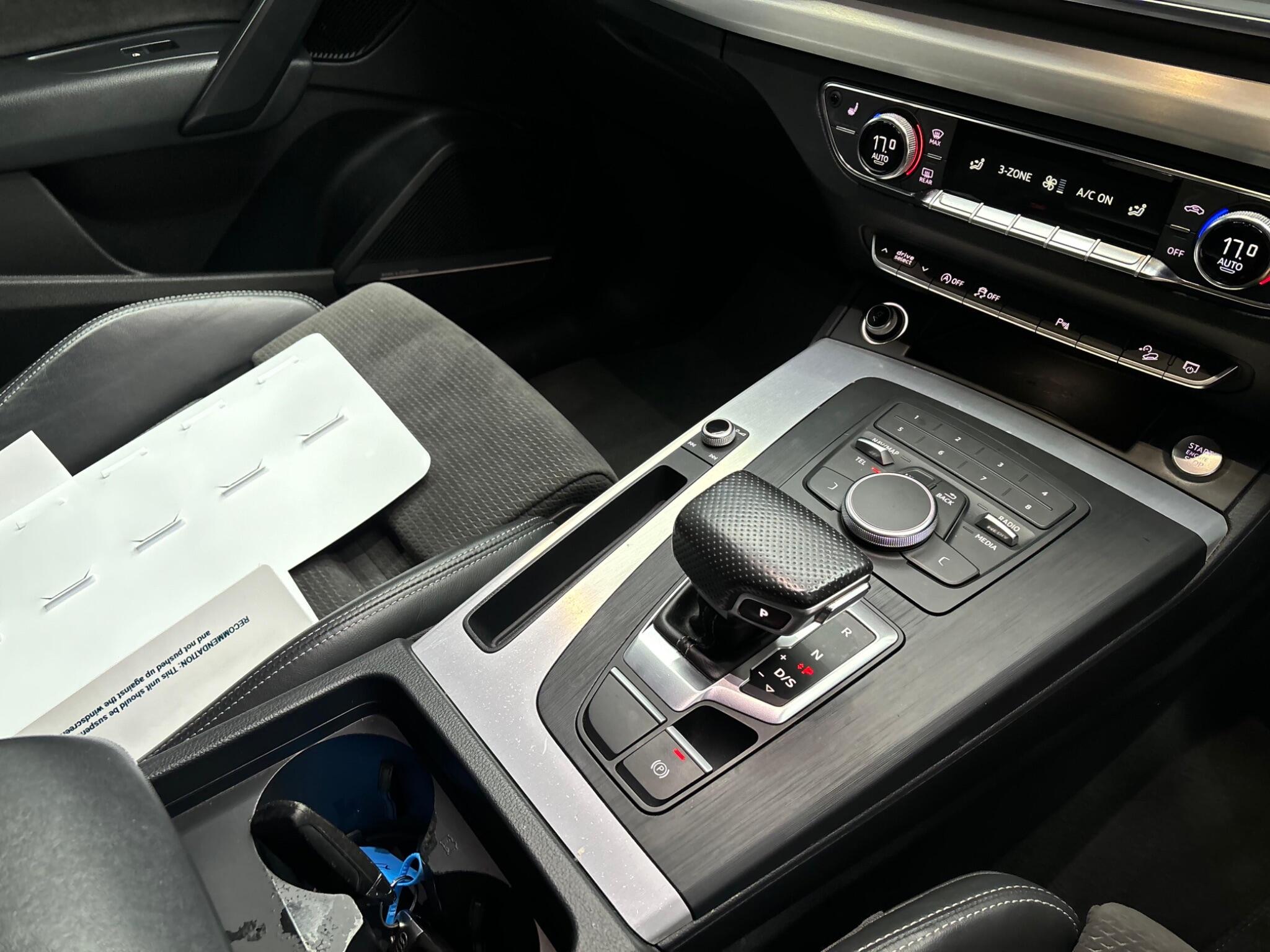 Audi Q5 view 7