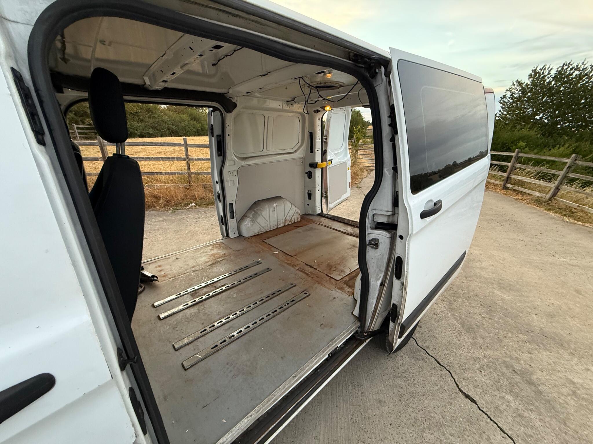 Ford Transit Custom 2.0 320 EcoBlue L1 H1 Euro 6 5dr — photo 35 of 82