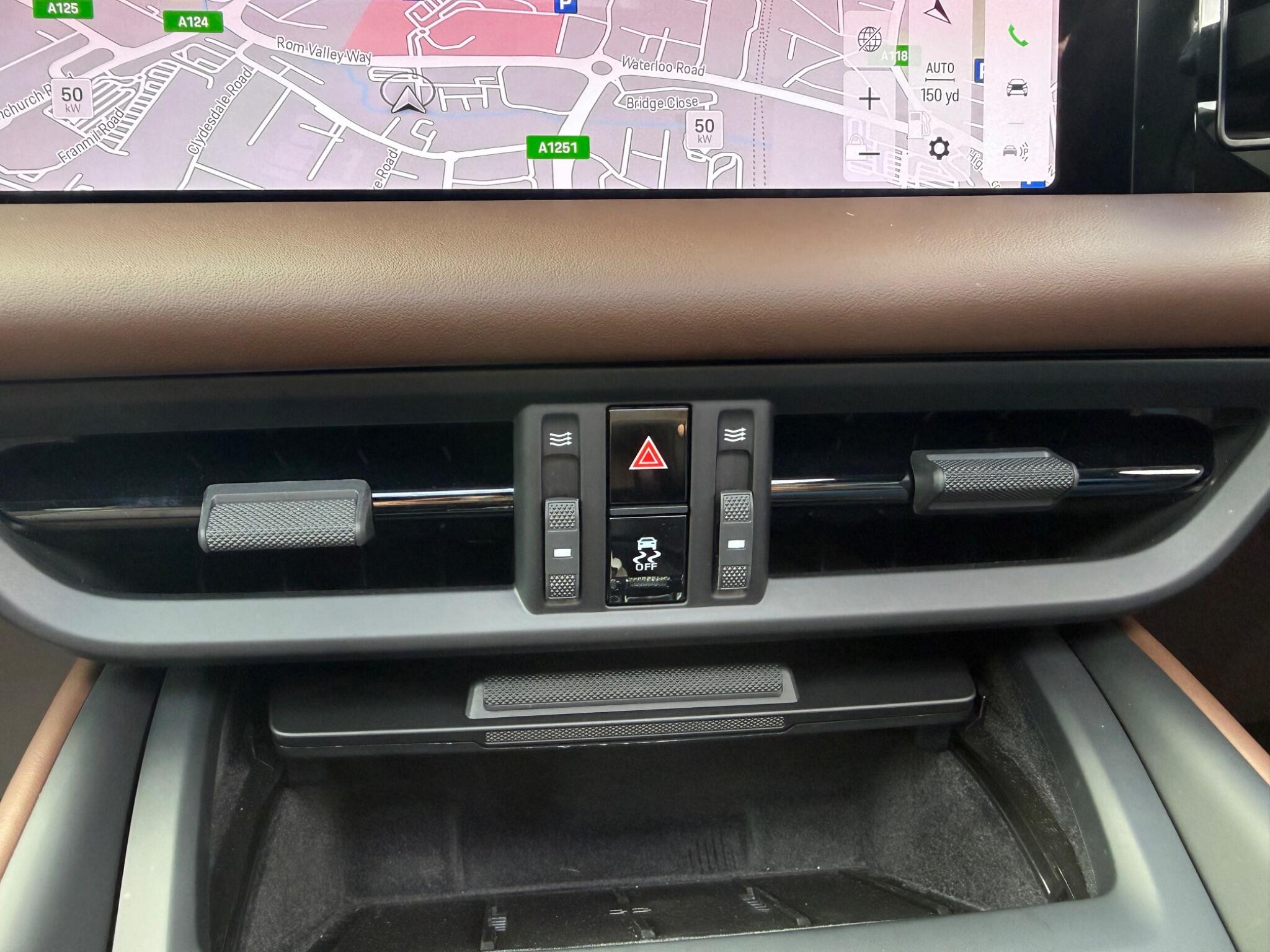 Porsche Macan view 31