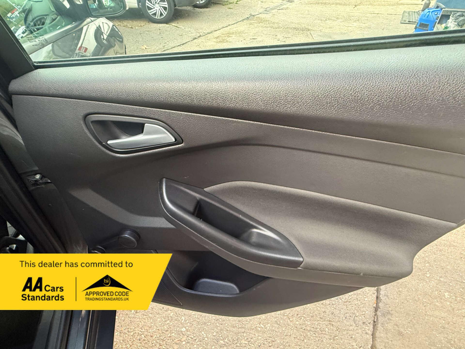 Ford Focus view 36