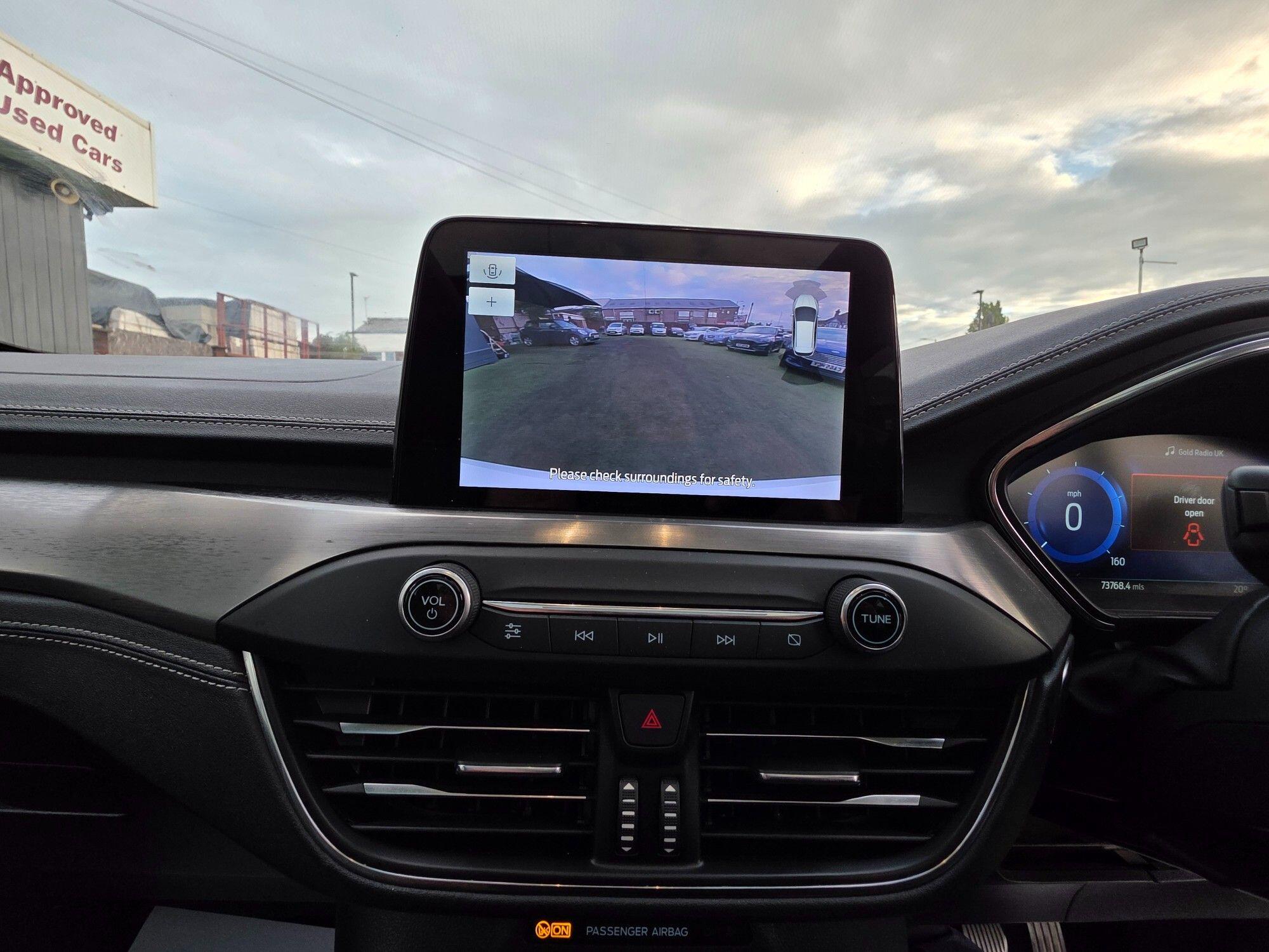 Ford Focus view 3
