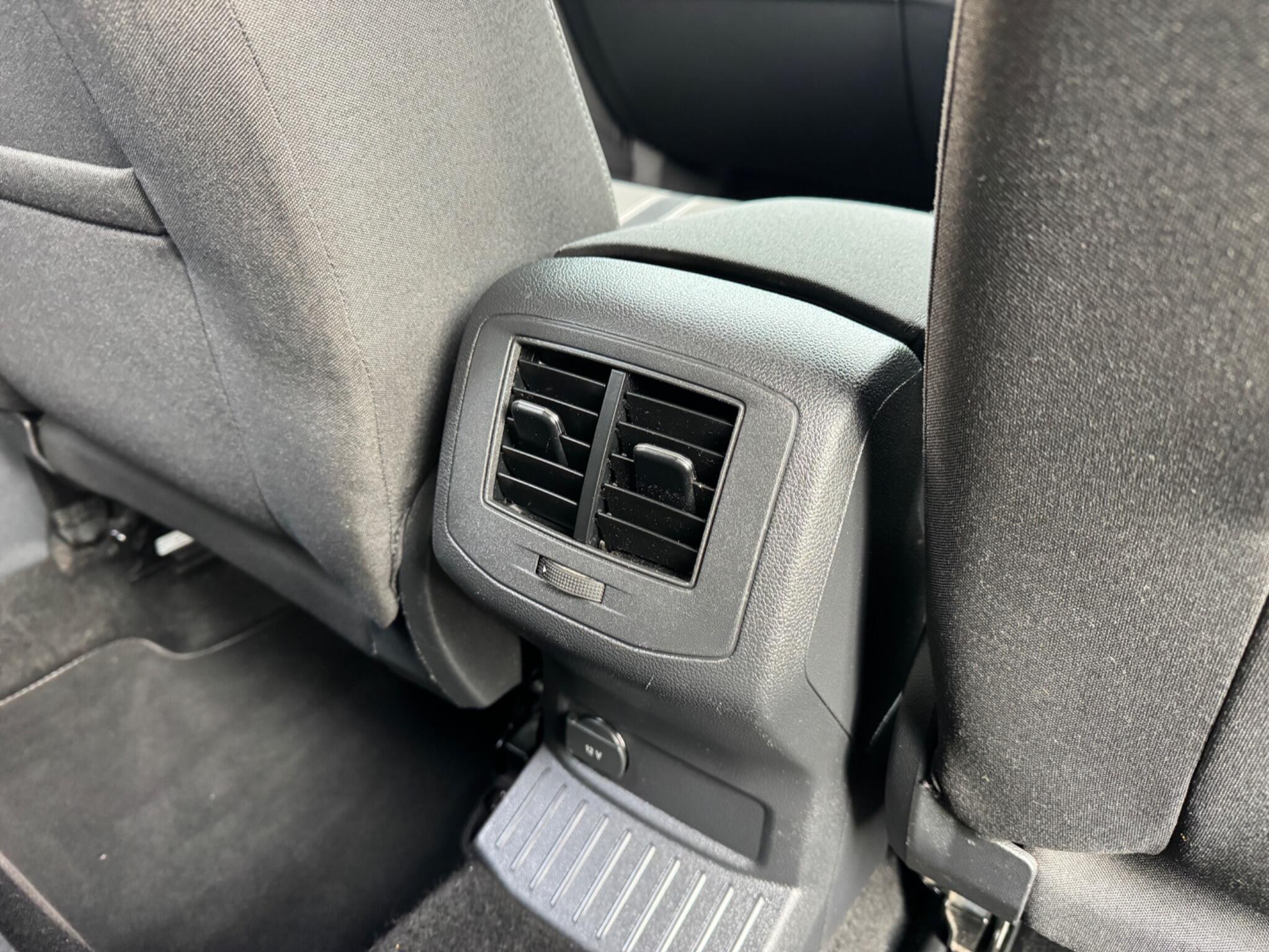 Volkswagen T-Roc view 37