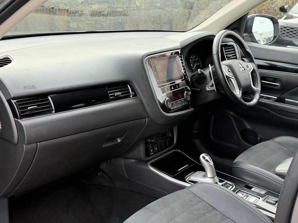 Mitsubishi Outlander view 13