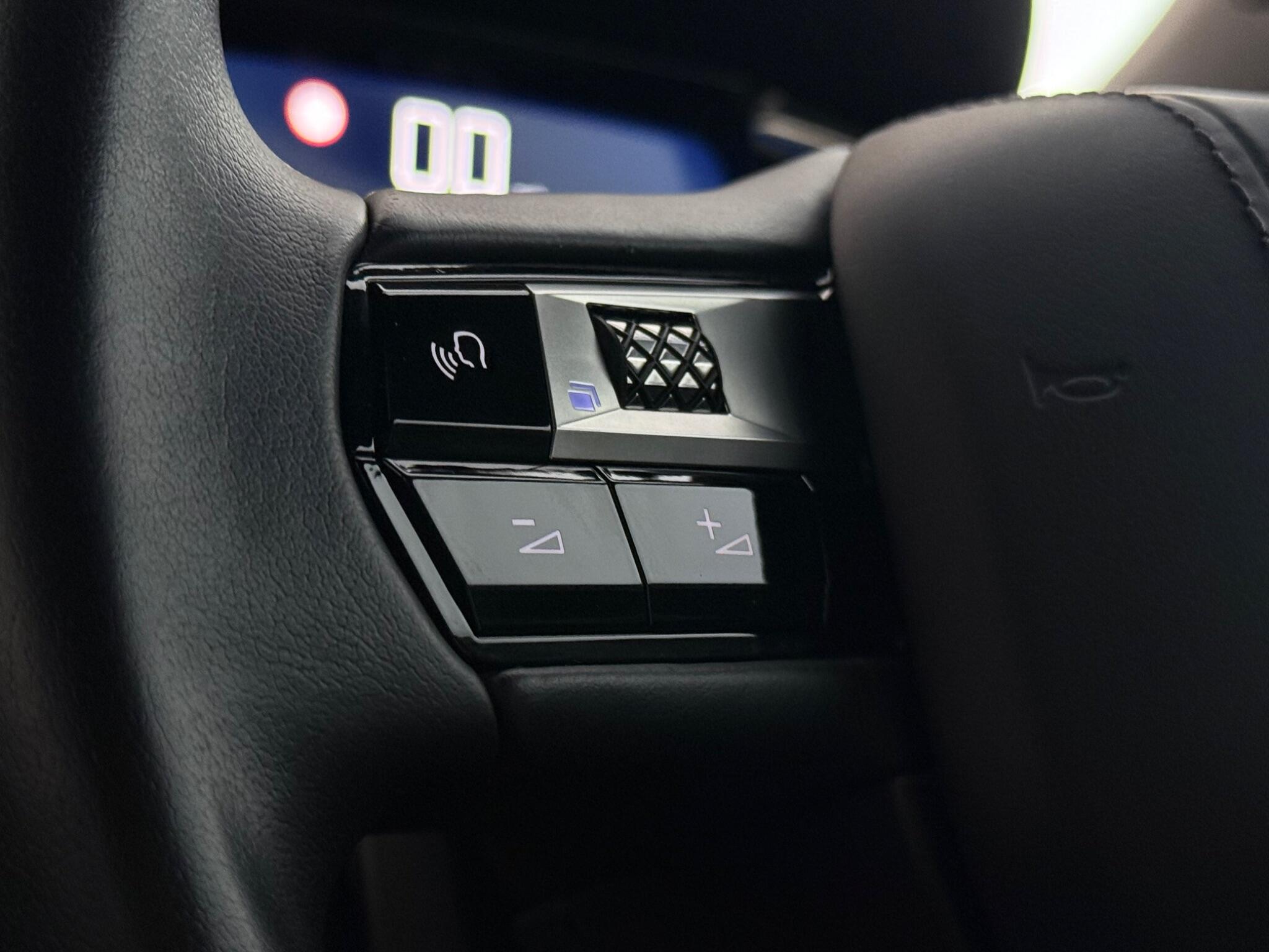 DS Automobiles DS 3 Crossback view 11