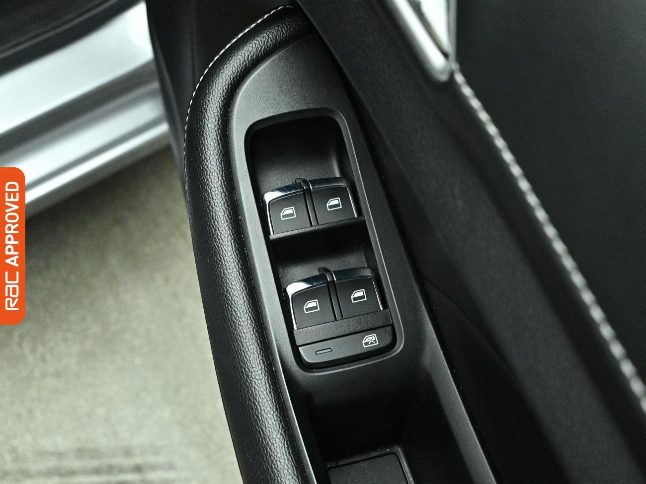 MG MG5 view 25