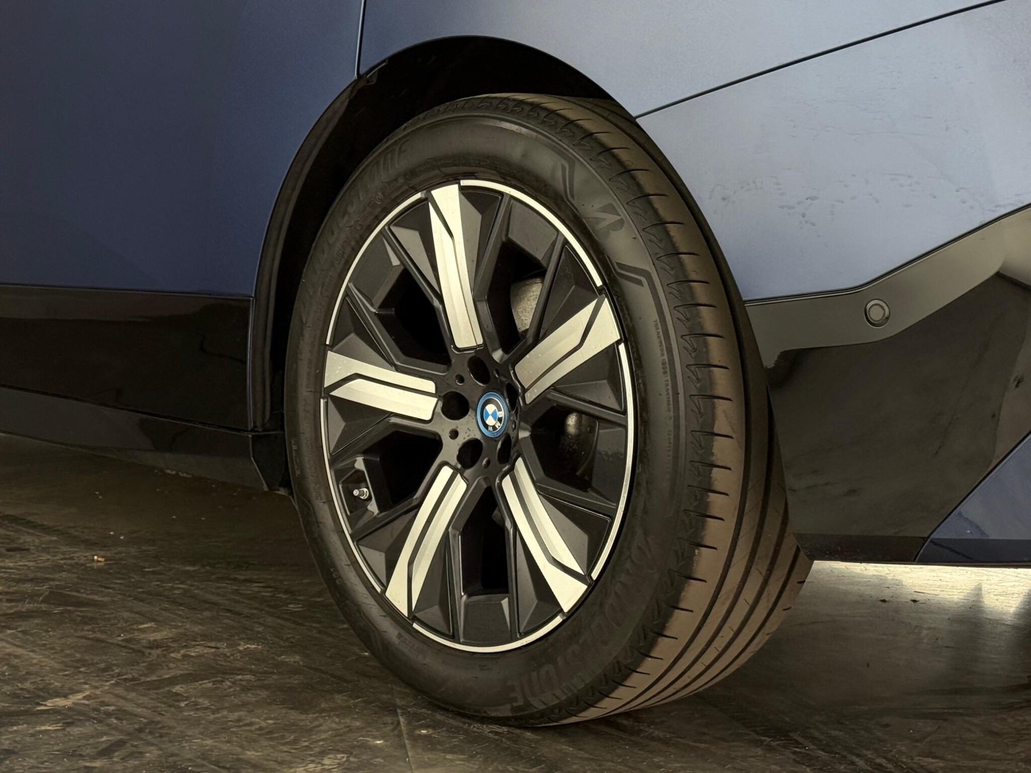 BMW Ix view 10