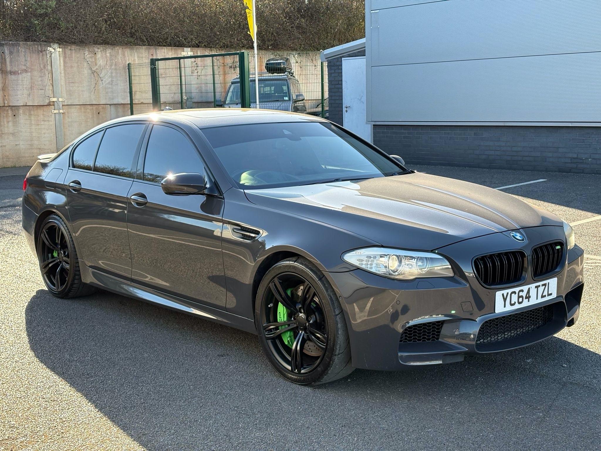 BMW M5 view 5