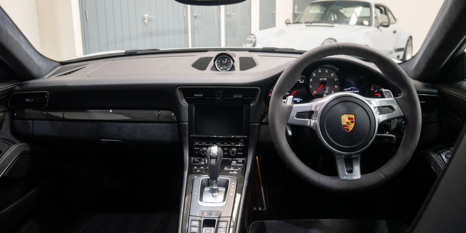 Porsche 911 view 21