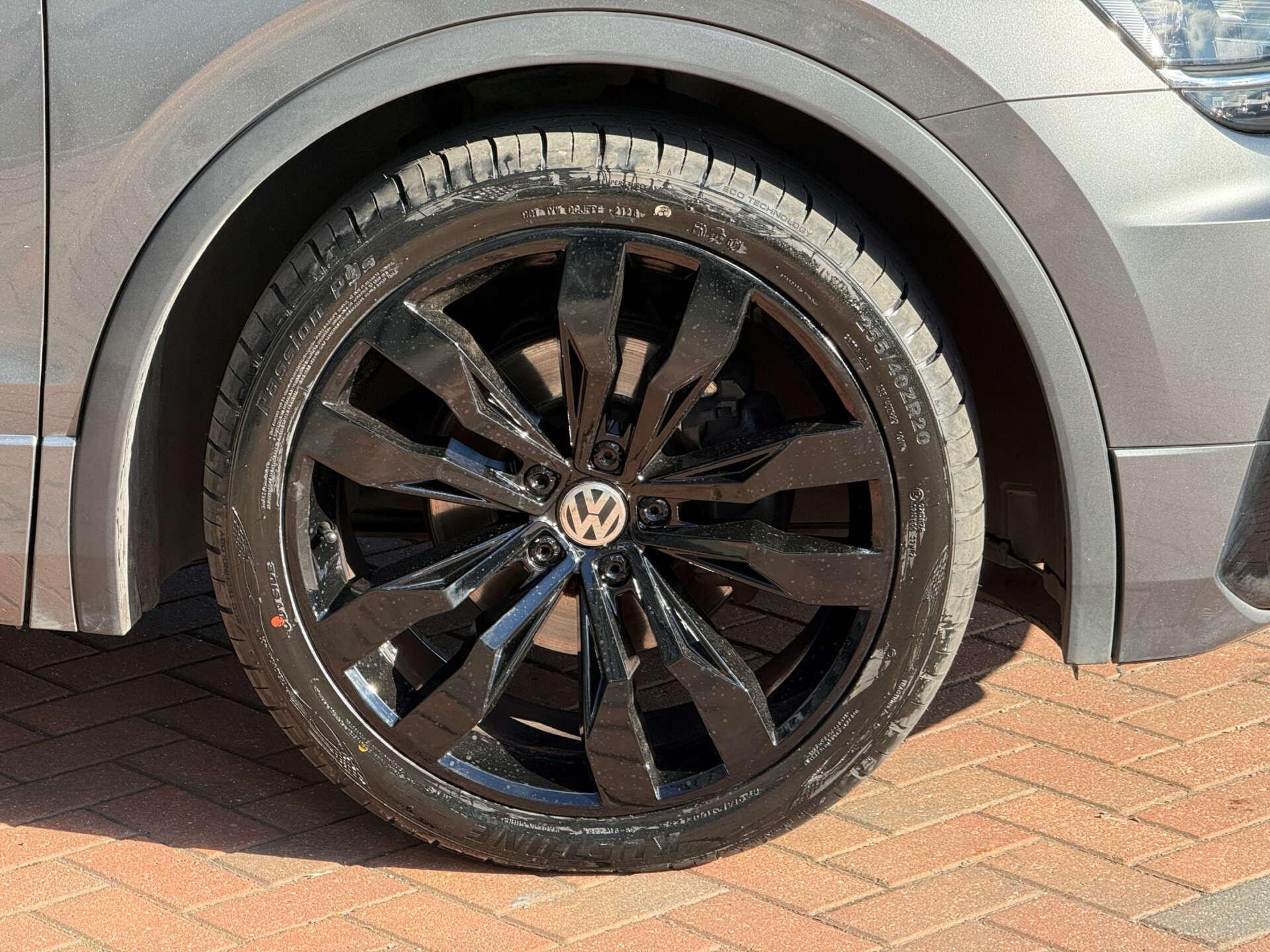 Volkswagen Tiguan view 18