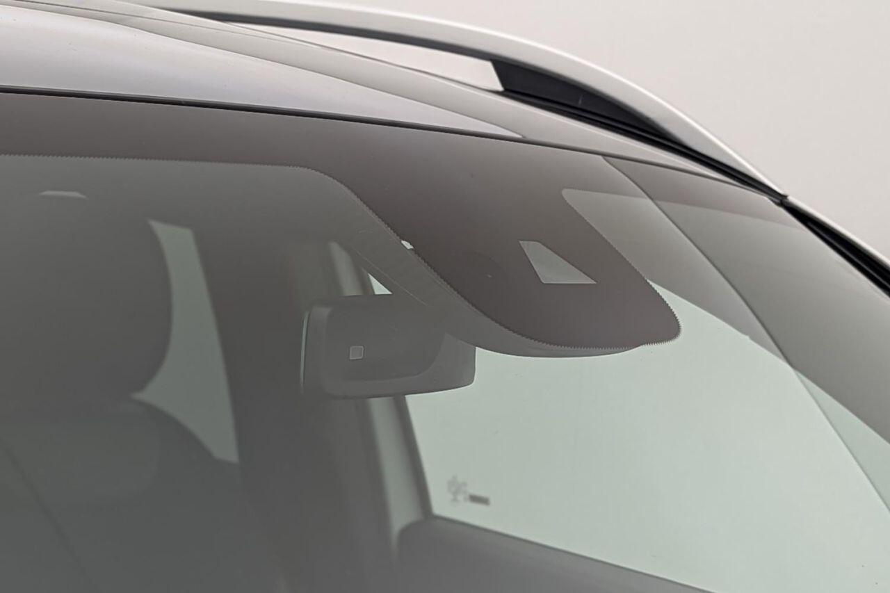 Mercedes-Benz Eqb view 44