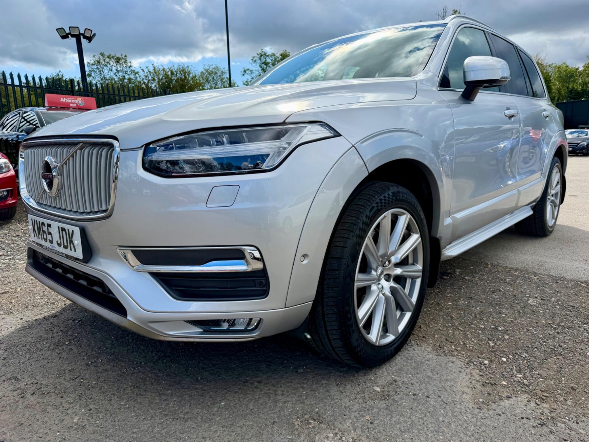 Volvo XC90 view 9