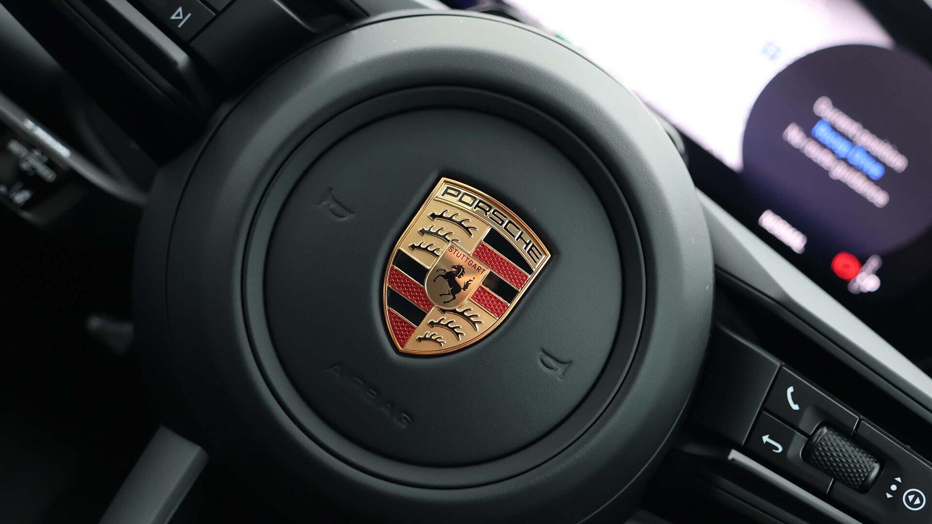Porsche Macan view 12