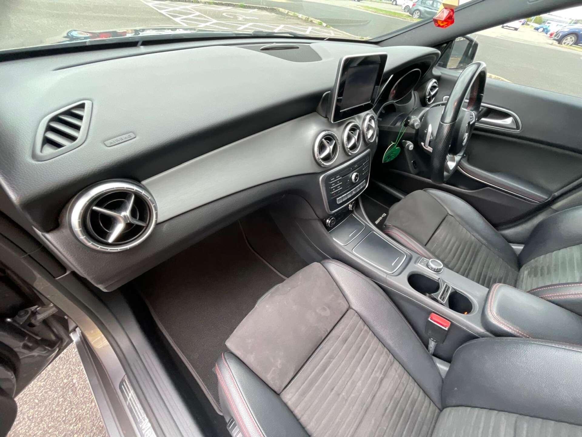 Mercedes-Benz Cla view 32