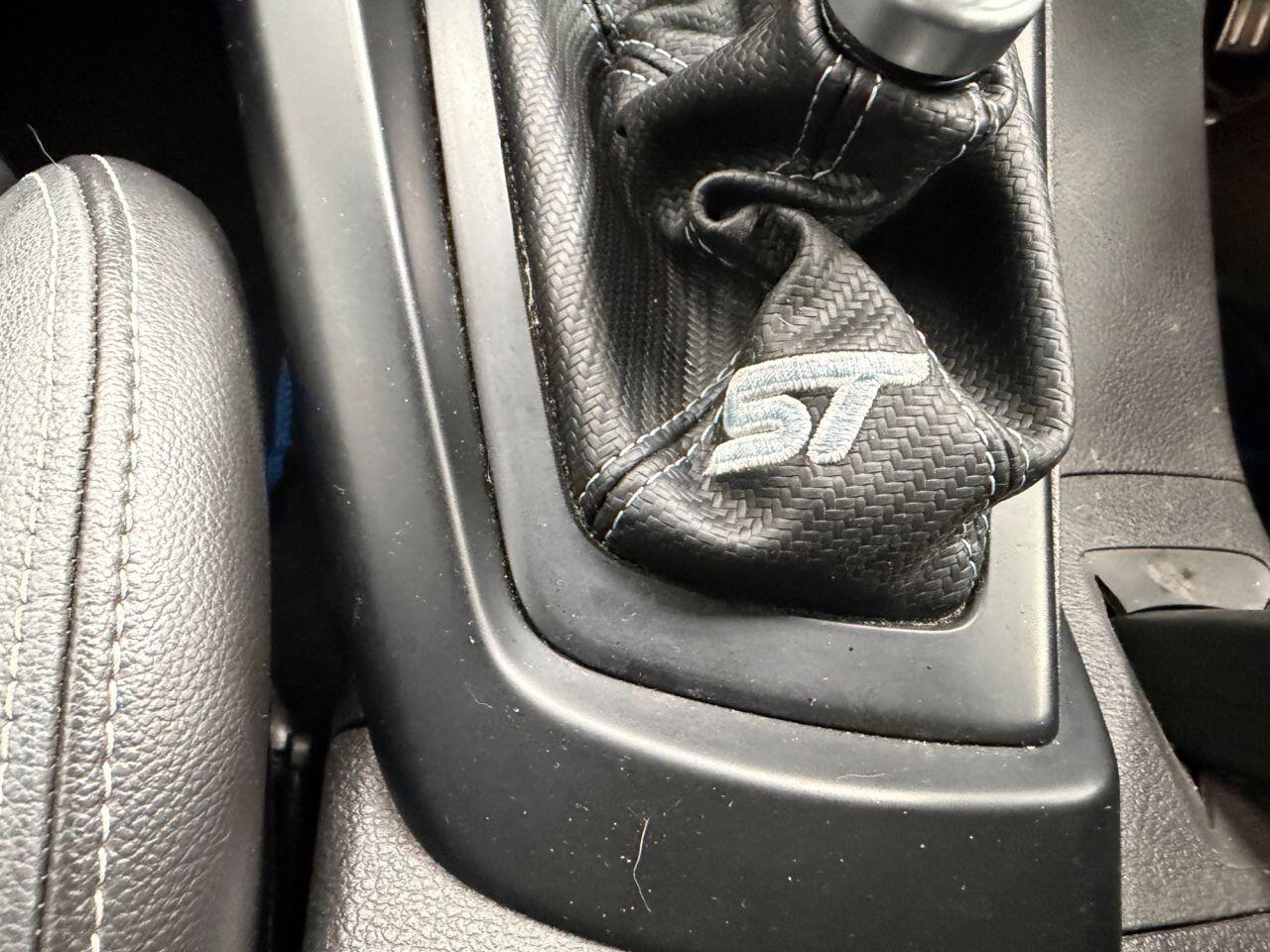 Ford Focus view 23