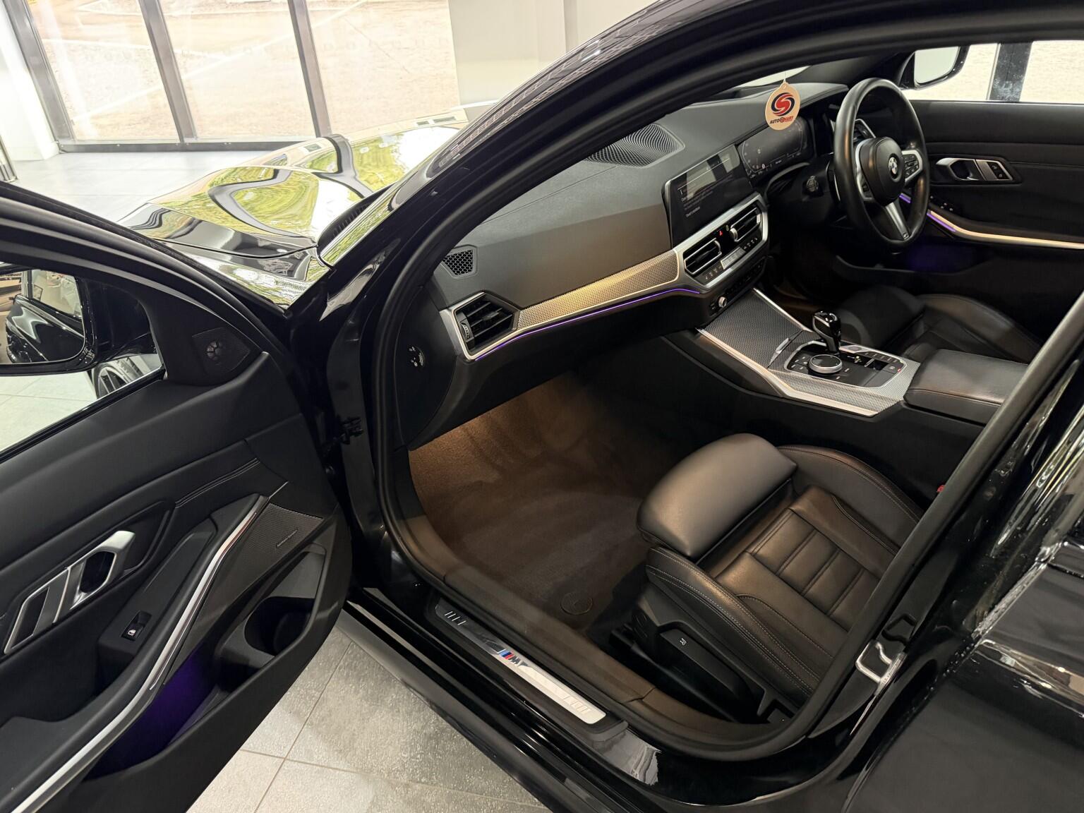 BMW 3 Series view 28