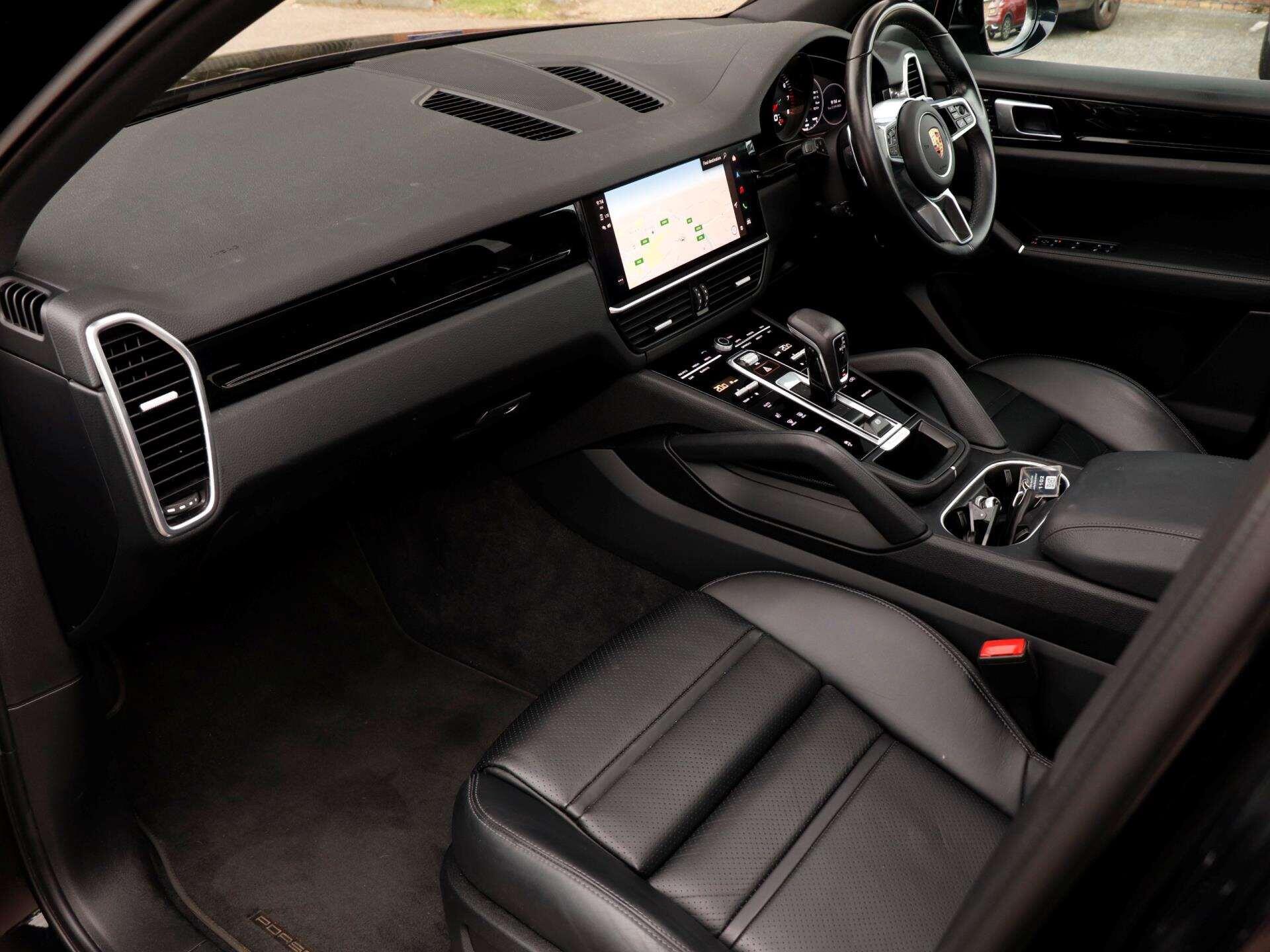 Porsche Cayenne view 9