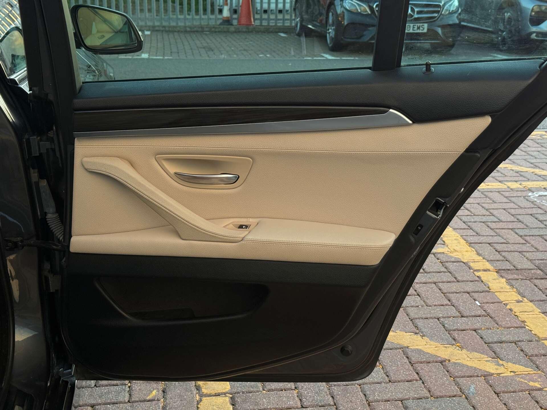 BMW 5 Series view 36