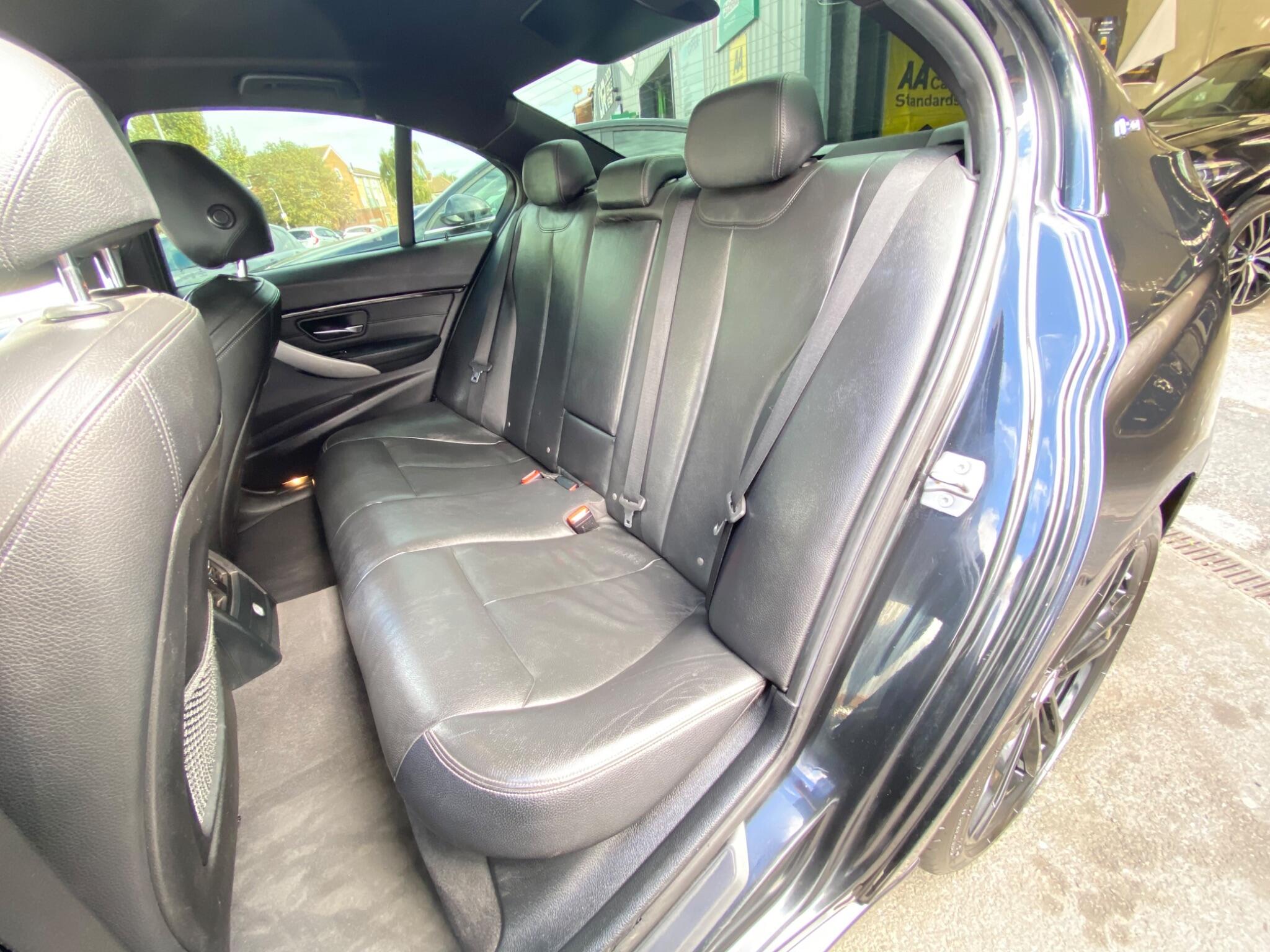 BMW 3 Series view 20