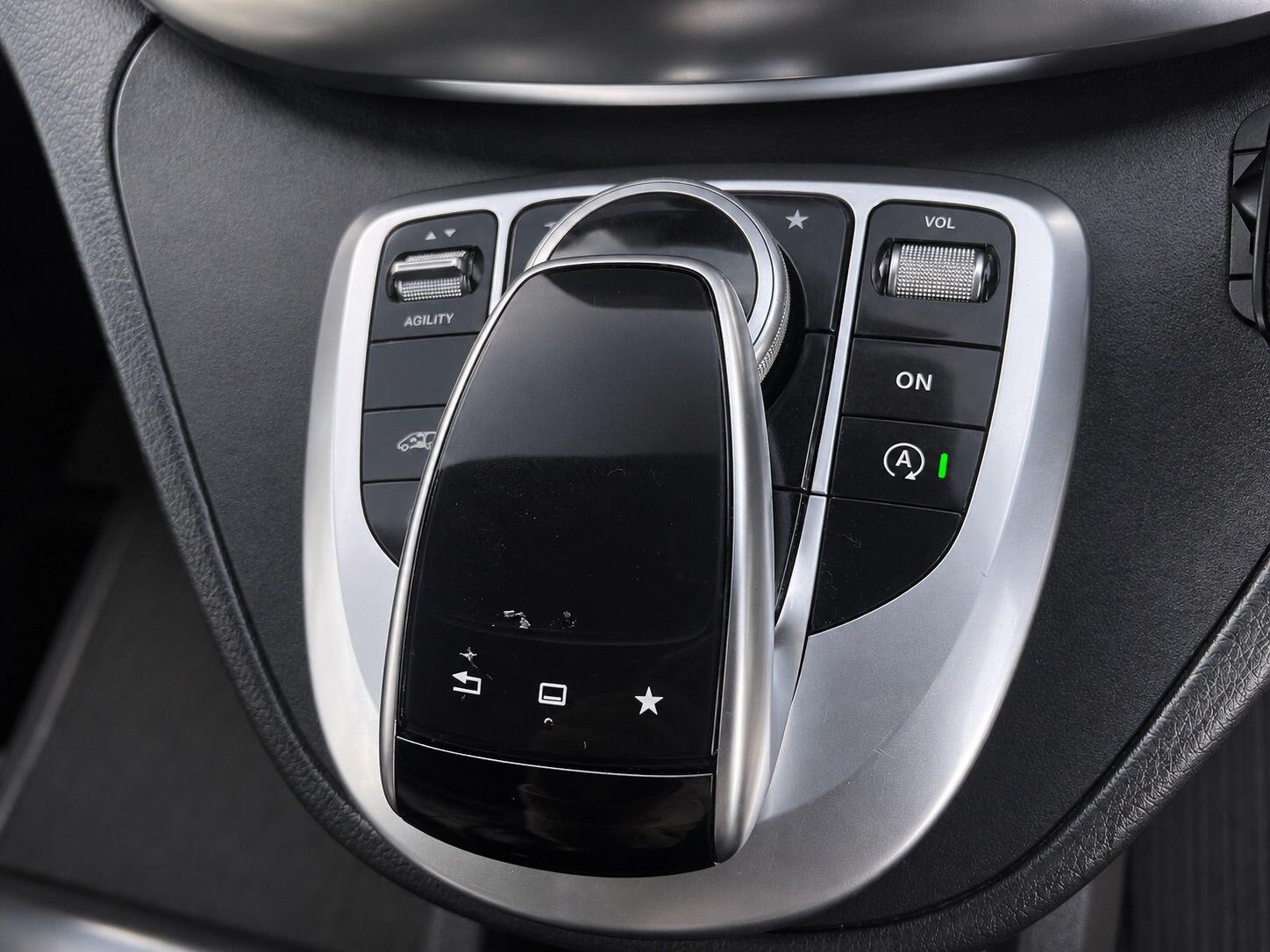 Mercedes-Benz V-Class view 23