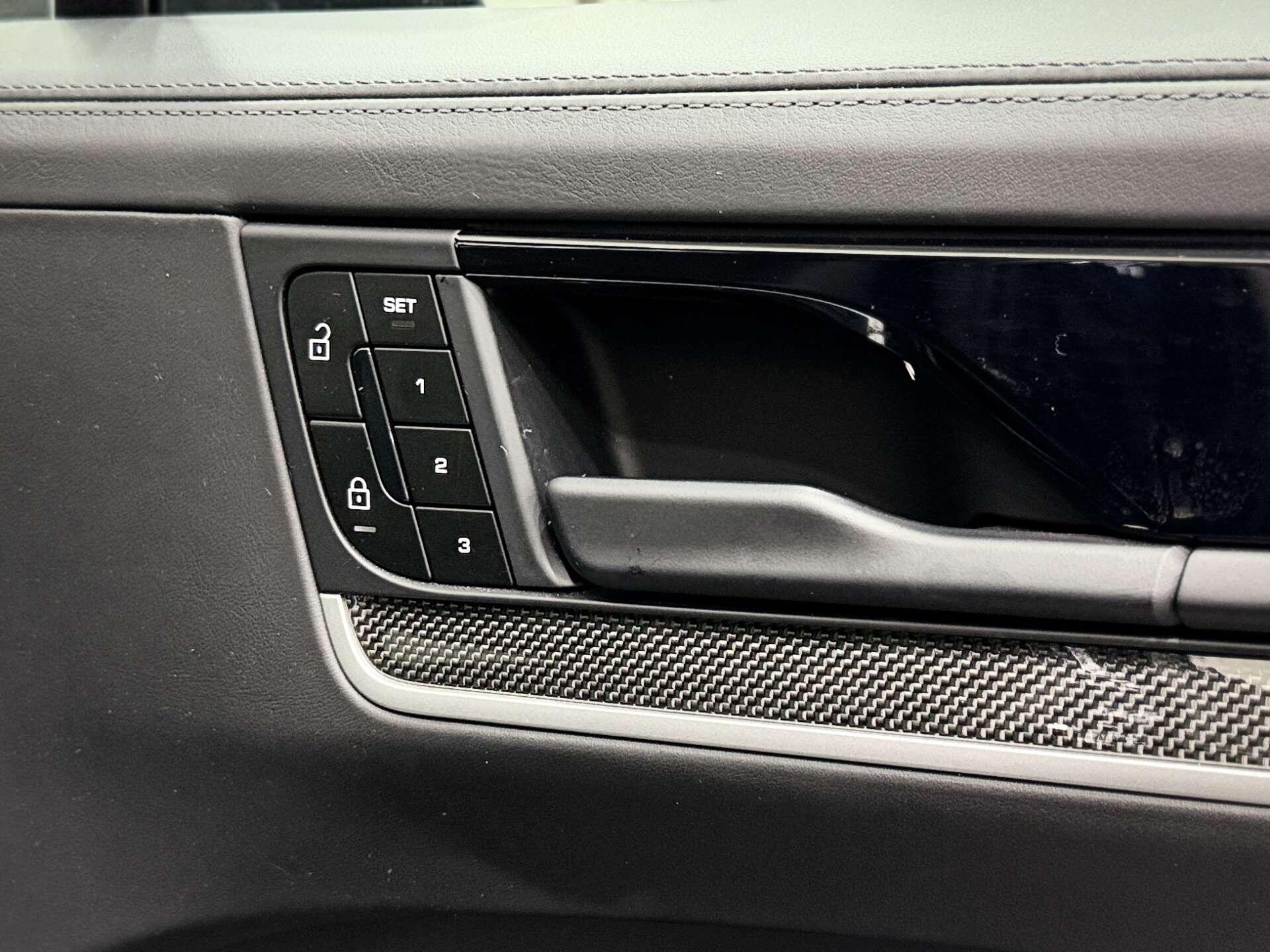 Porsche Cayenne view 37
